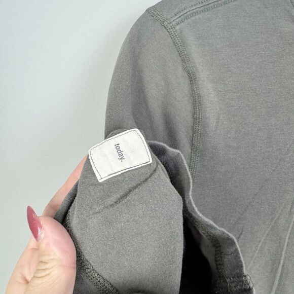 VUORI | Men’s Kashmir Heather Gray Short Sleeve Crewneck Tee Size Small - Picture 5 of 9